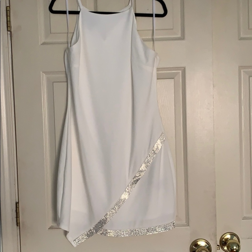 Beautiful white dress with sparkle details